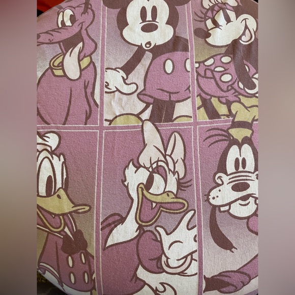 Pink Disney Shirt - 1X - Mickey, Minnie, Pluto, Donald, Daisy, Goofy. - Picture 2 of 4
